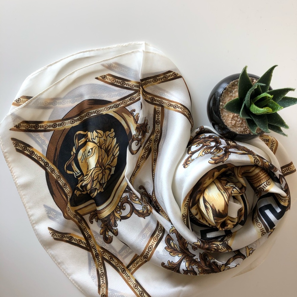 Scarf. Fashion💐